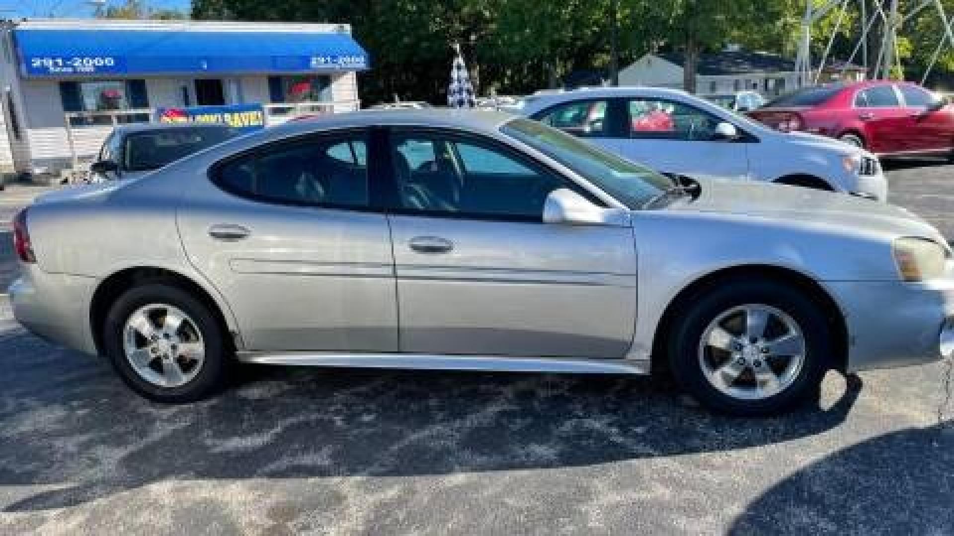 2008 Silver /GRAY Pontiac Grand Prix Sedan (2G2WP552281) with an 3.8L V6 OHV 12V engine, 4-Speed Automatic Overdrive transmission, located at 2710A Westlane Rd., Indianapolis, IN, 46268, (317) 291-2000, 39.885670, -86.208160 - Photo#2